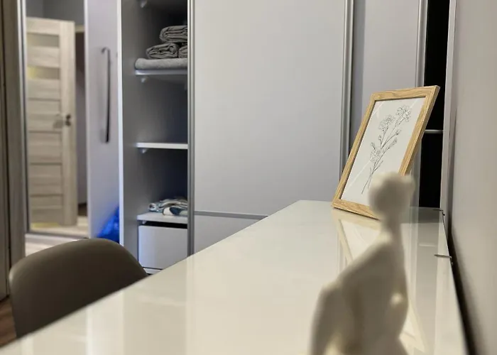 Metro Slodowiec Free Parking *