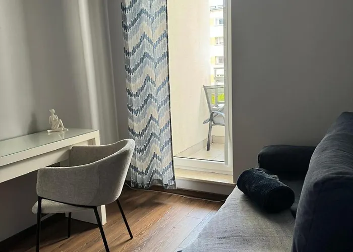 Metro Slodowiec Free Parking *