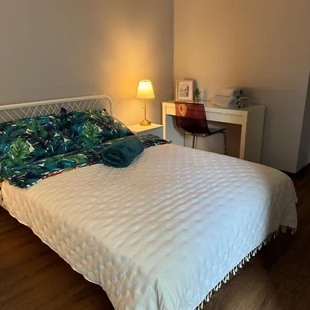 Metro Slodowiec Free Parking 아파트